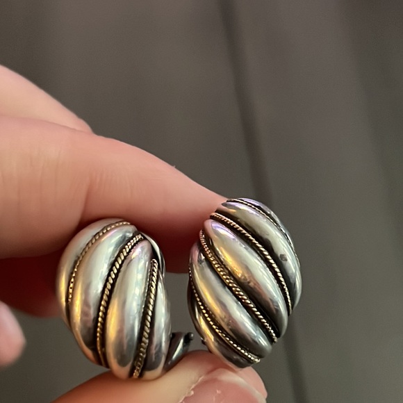 Tiffany & Co Two Tone Shell Earrings (AUTHENTIC) - Picture 4 of 7